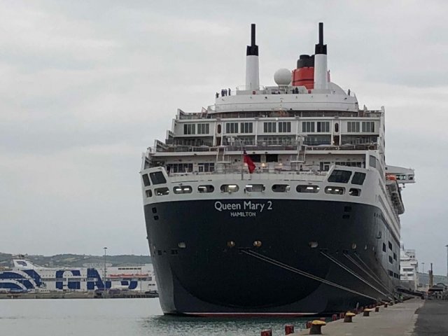 queen mary 2 1